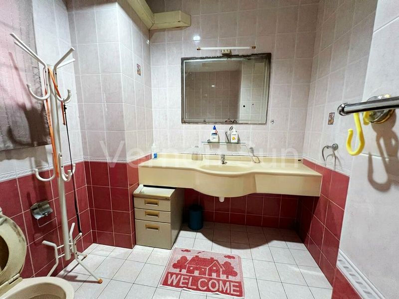 Room (Landed) for Rent in  Jalan Pasir Ria - Image 4